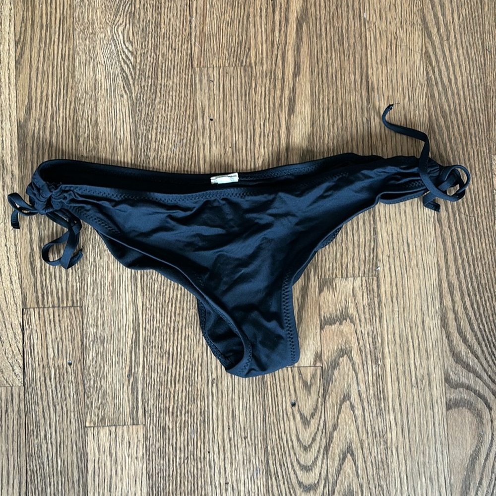 Black swim bottoms medium size L